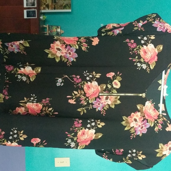 Top - Picture 3 of 4